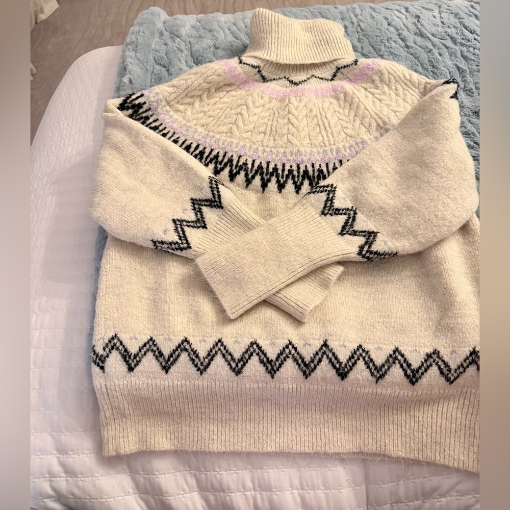 a new day Cream and Black Zigzag Turtleneck Sweater Size Medium